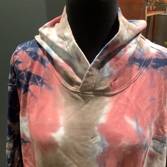 Lea & Viola tan/pink/blue/white tie dye hoodie with cropped hem. NWT, large. - Picture 5 of 7